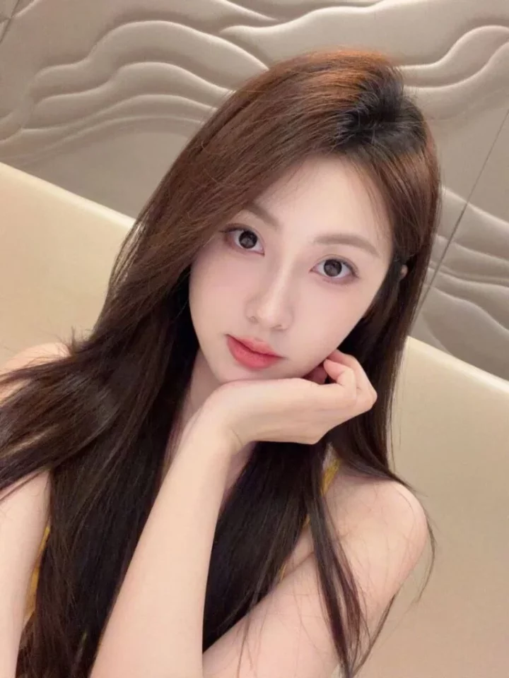 Enny Singapore Escort profile introduction photo