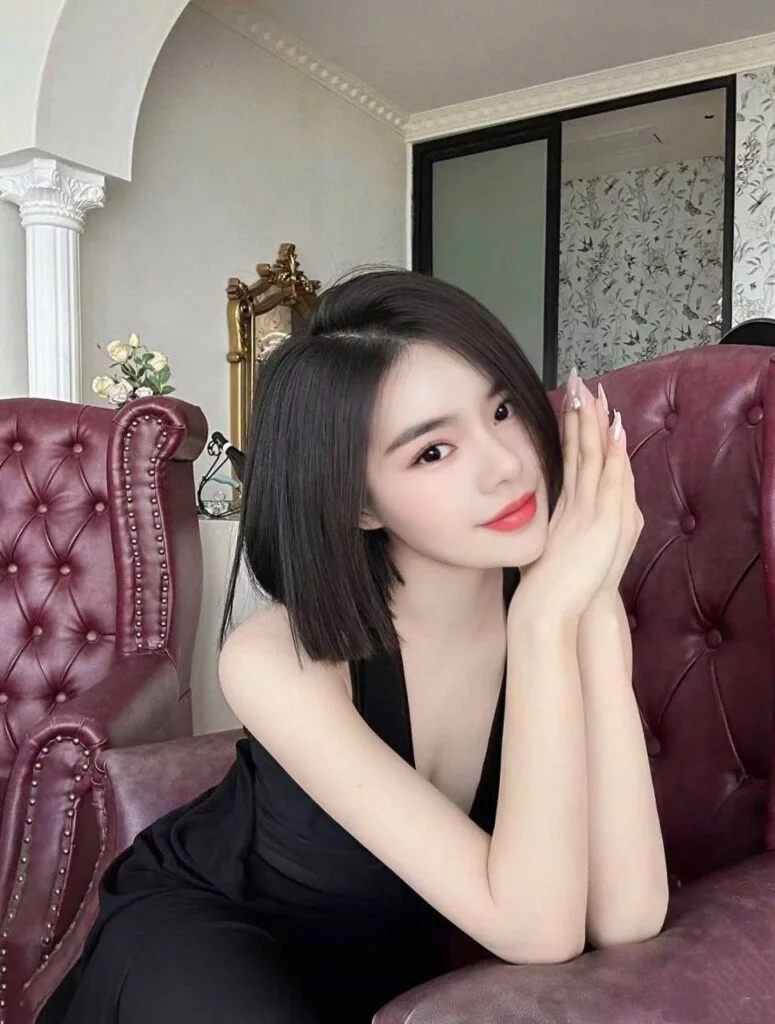 FinFin Singapore Escort profile photo showing elegant portrait FinFin Singapore Escort profile photo showing elegant portrait