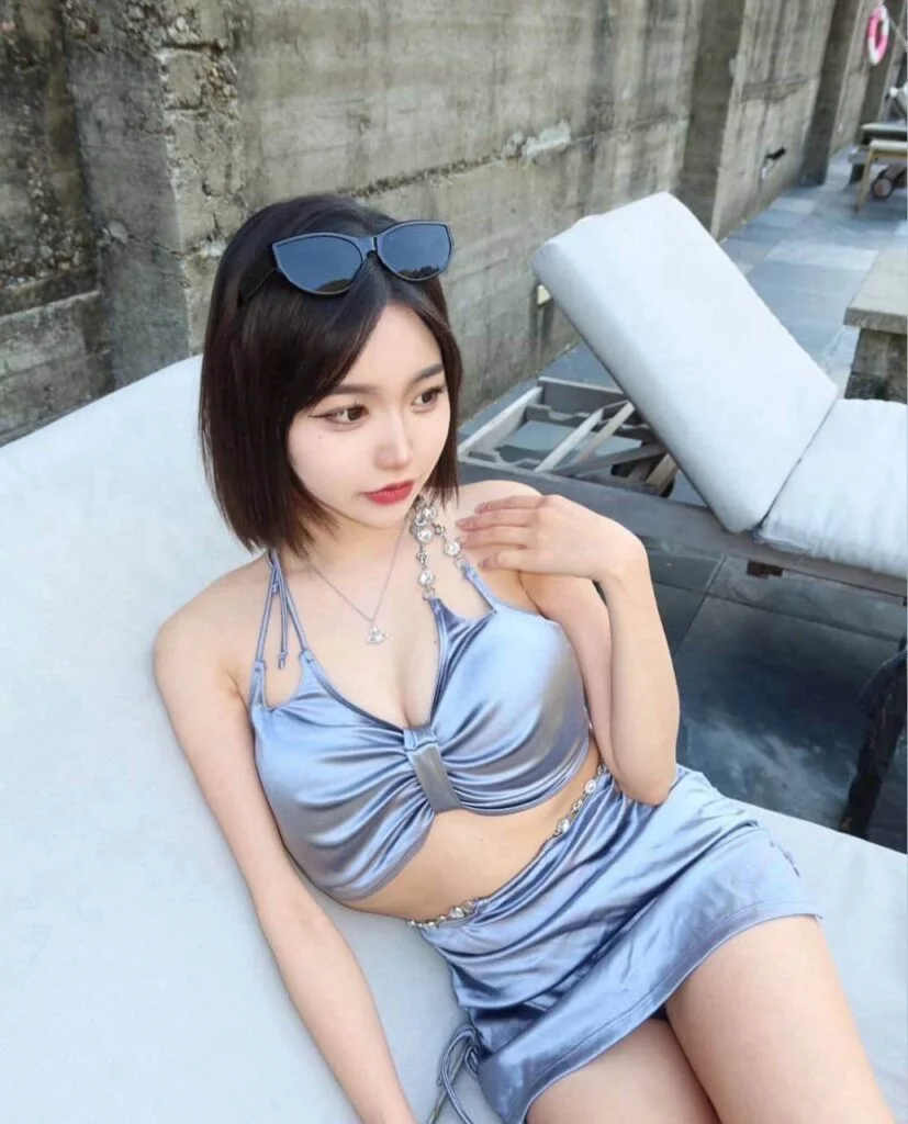 Kayami Singapore Escort profile portrait showing a professional headshot Kayami Singapore Escort profile portrait showing a professional headshot