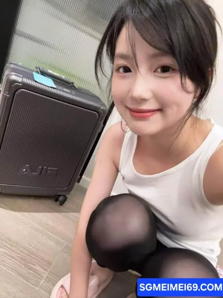 Professional portrait of QiaoYaNa Singapore Escort ID 2077 Professional portrait of QiaoYaNa Singapore Escort ID 2077