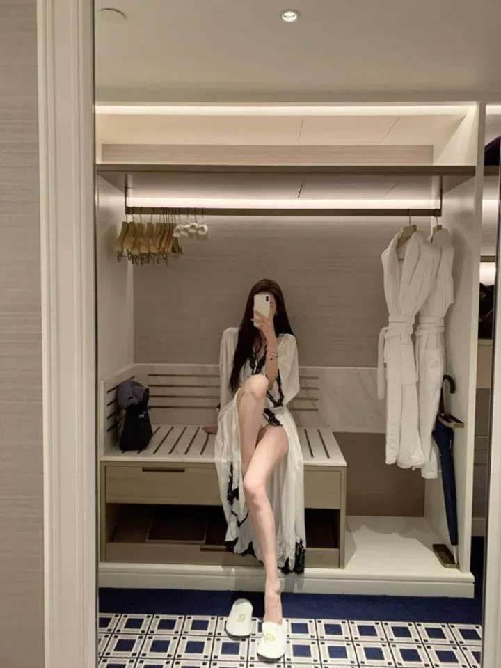 Sana Singapore Escort profile overview showing elegant composition Sana Singapore Escort profile overview showing elegant composition